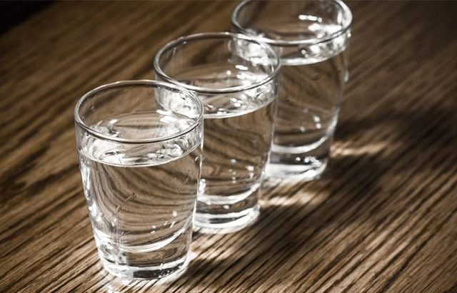 炭酸水には3種類ある　3つのグラス